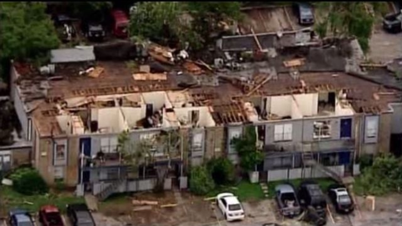 Hundreds displaced after tornado hits SW Houston apartment...