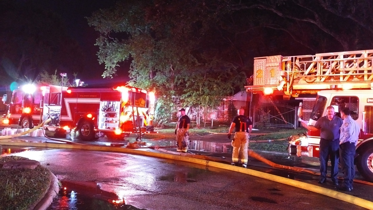 Wife killed, husband injured in southwest Houston house fire