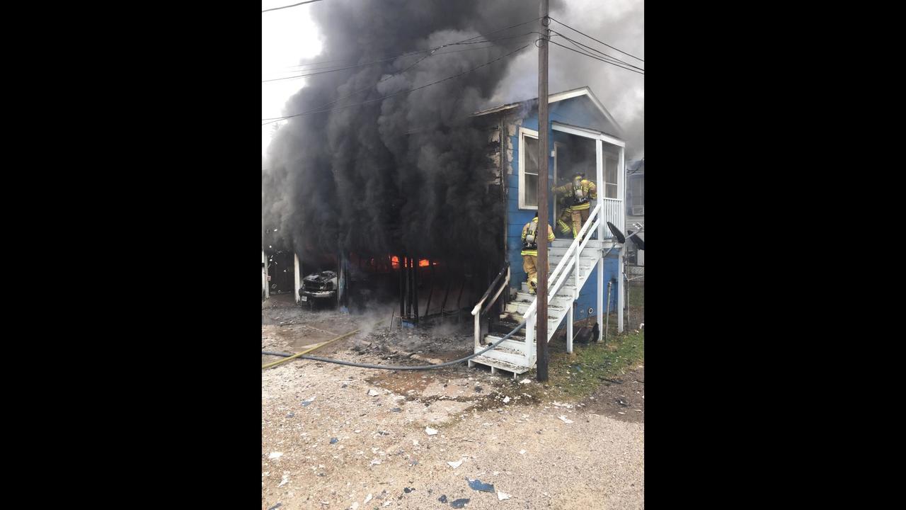 6 Galveston firefighters in apartment when floor collapses