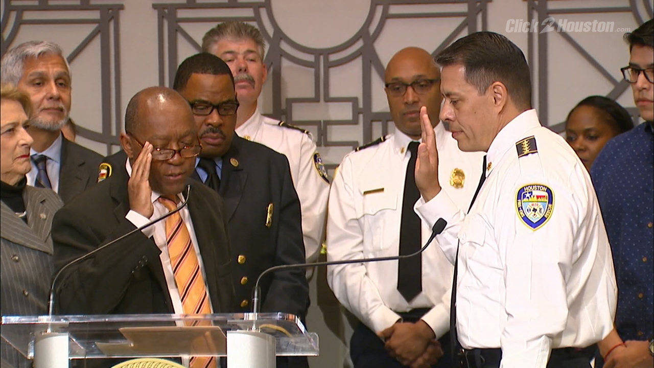 Houston's new fire chief gets sworn into office