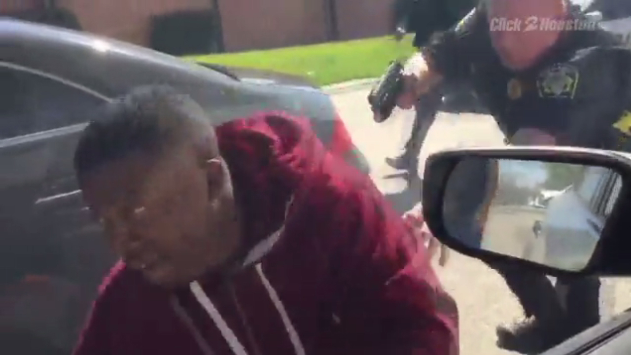 Would-be carjacking victims help police apprehend chase suspect - KPRC Houston