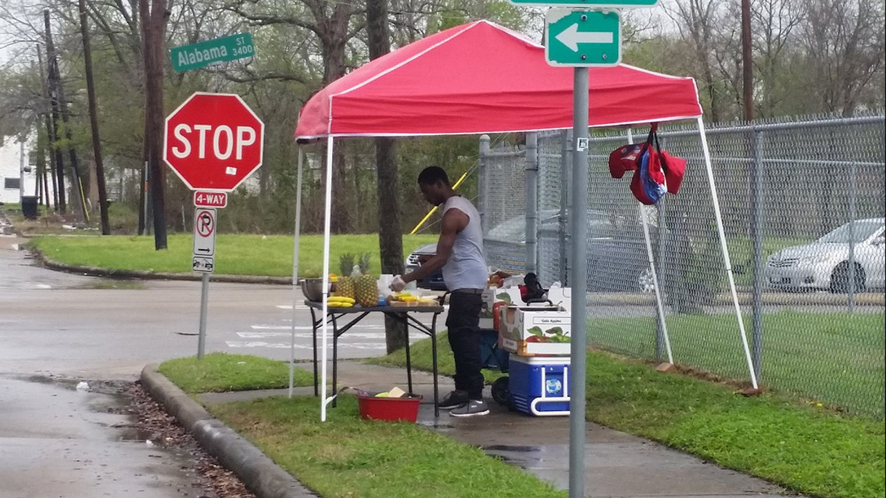 Click2Daily: Young man's oasis in Houston food desert - KPRC Houston