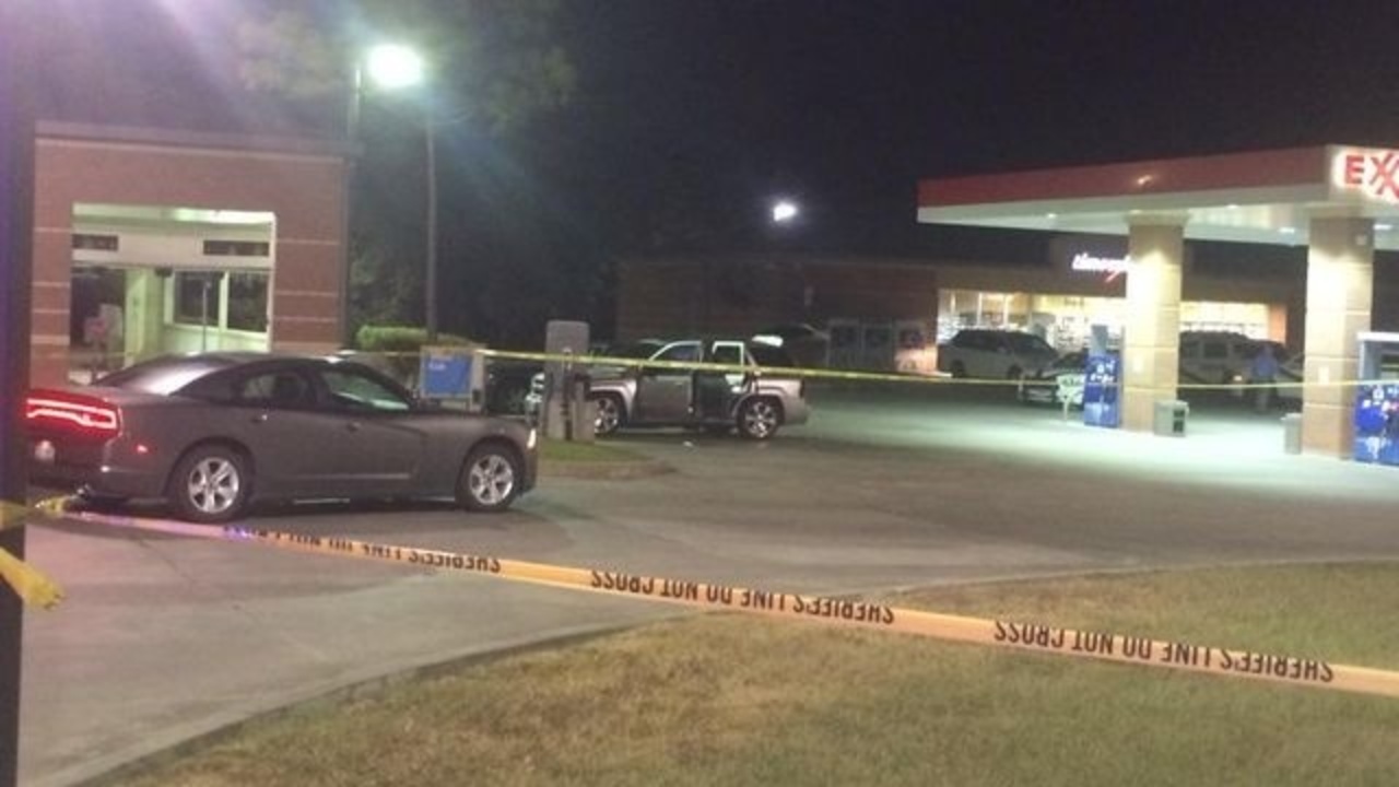 Kids witness parents' apparent murdersuicide at gas station...