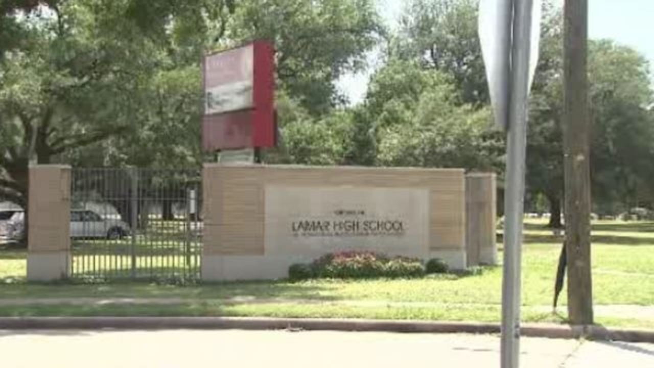 Student finds unloaded gun in backpack at Lamar High School