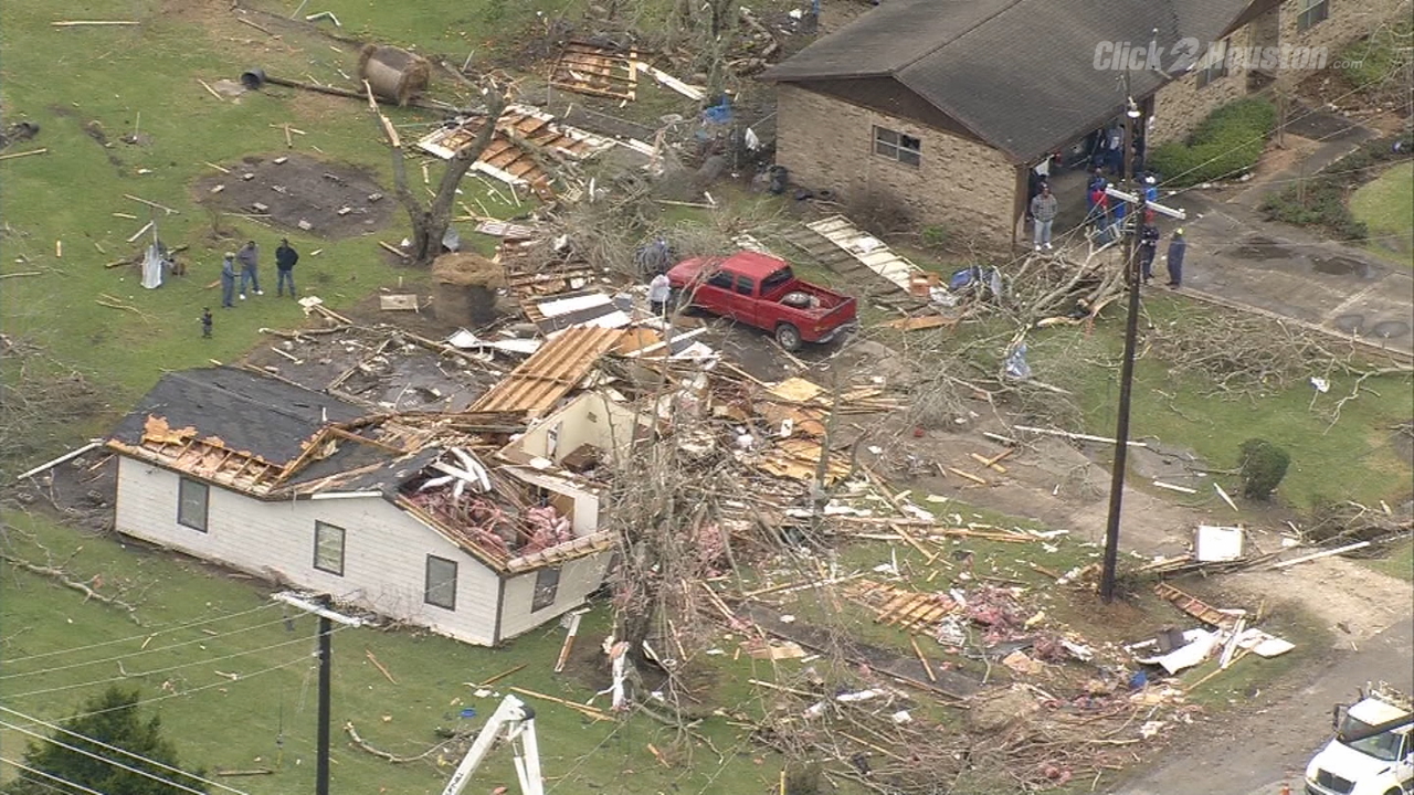 Several tornadoes touch down, leave trail of damage in SE Texas