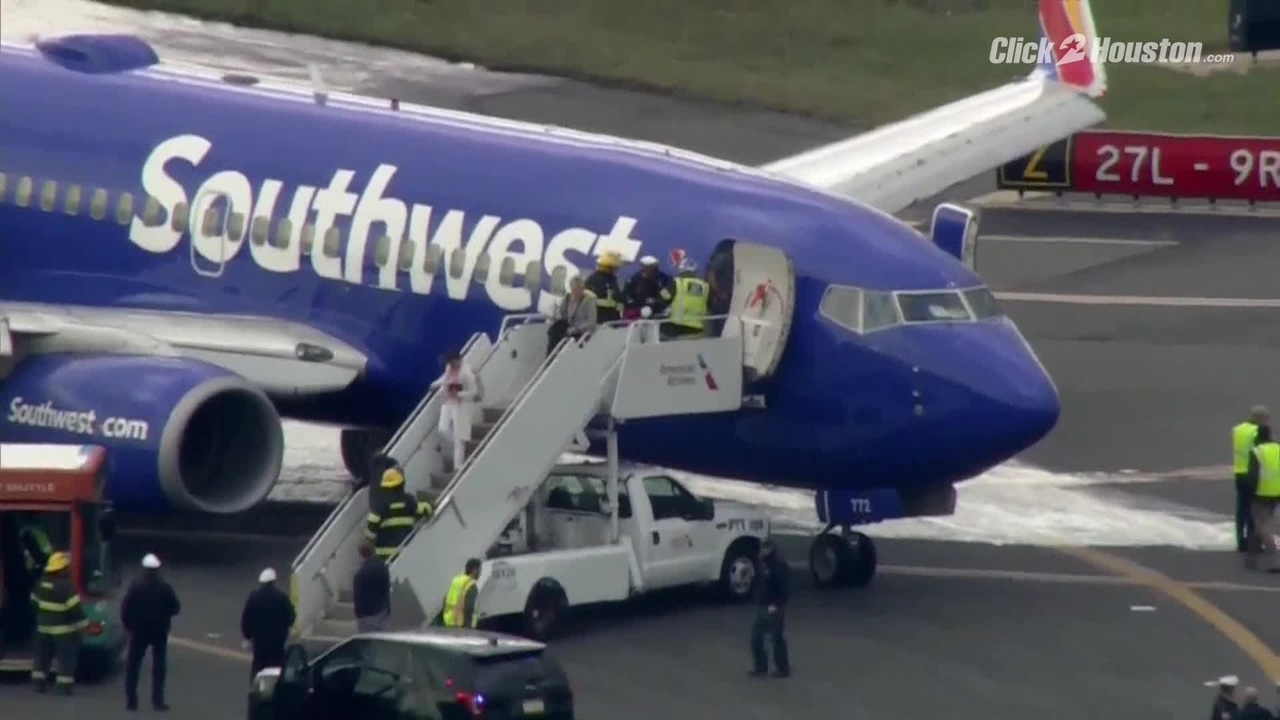 Video from the Southwest Airlines aircraft after the explosion of the engine Video from the Southwest Airlines aircraft after the explosion of the engine