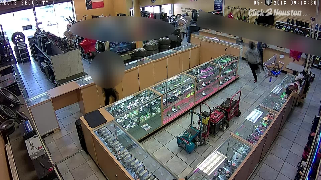 Serial%20robbers%20hit%20Houston%20pawn%20shop20180525223155