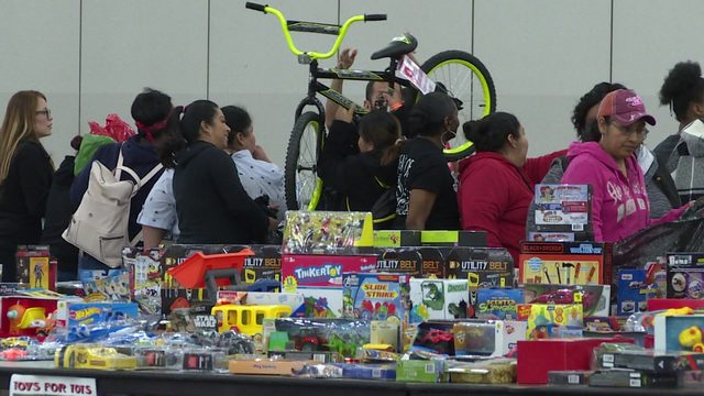 toys for tots brightens holiday for 20 000 children in houston
