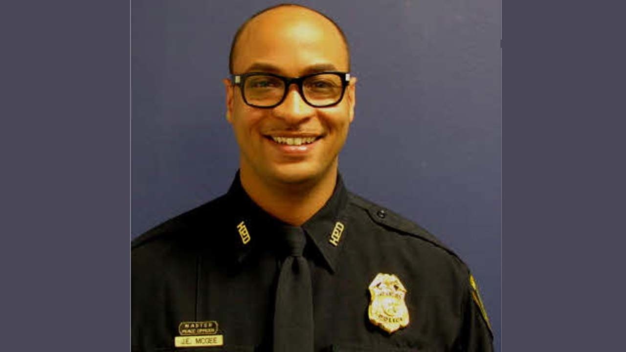 'Looks like you protecting you': HPD officer honored by ...