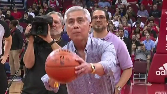 KPRC2's Bill Balleza scores big for charity at Rockets game