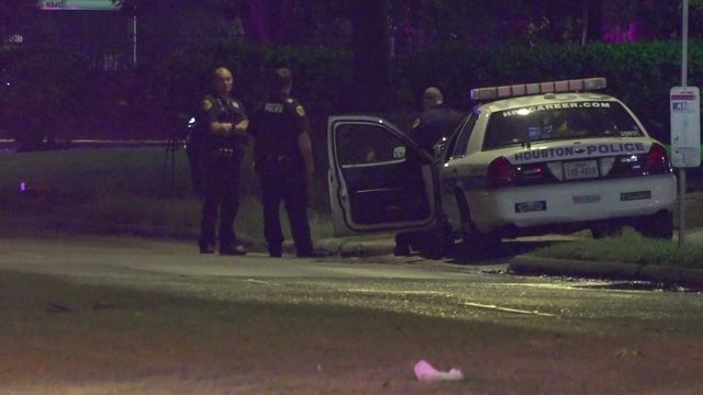Driver leaves scene after hitting woman crossing the street, killing&hellip;