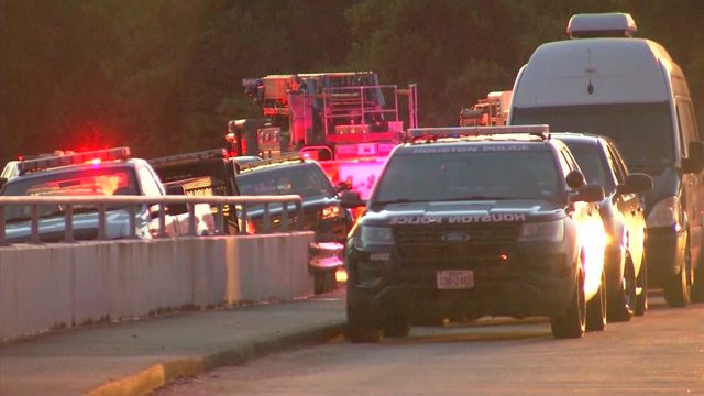 Dive teams search Missouri City canal after report of a missing person