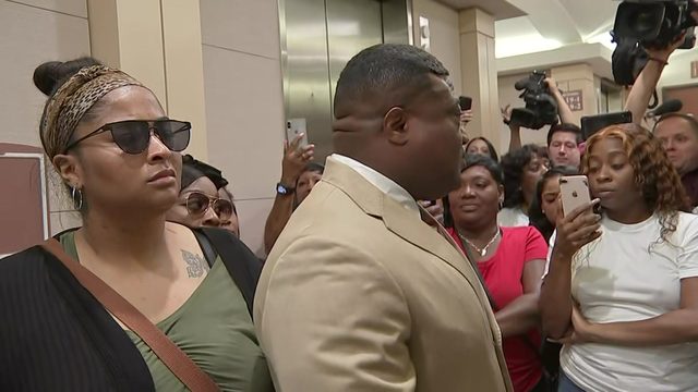 ‘Justice for Maleah': Missing girl's mother stoic as crowds chant inside&hellip;